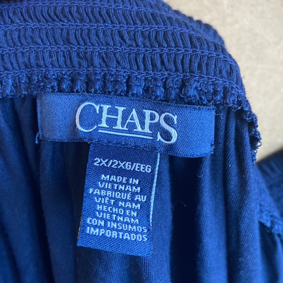 Chaps Navy cold shoulder top. 2X - Picture 7 of 8